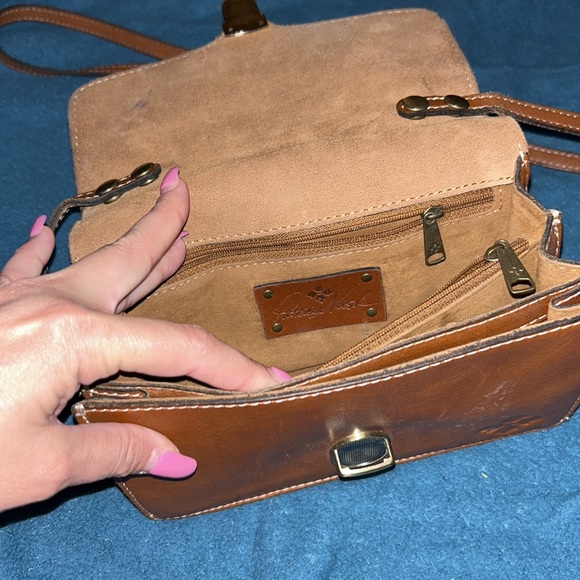 Vintage Rare Find Patricia Nash Tan Leather purse. Style #P57801 - Picture 9 of 14